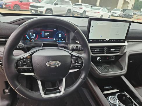 Used 2025 Ford Explorer Platinum w/ LUX Leather Package AWD/4WD image 17