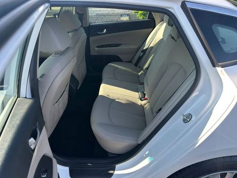 Used 2018 Kia Optima LX FWD image 12