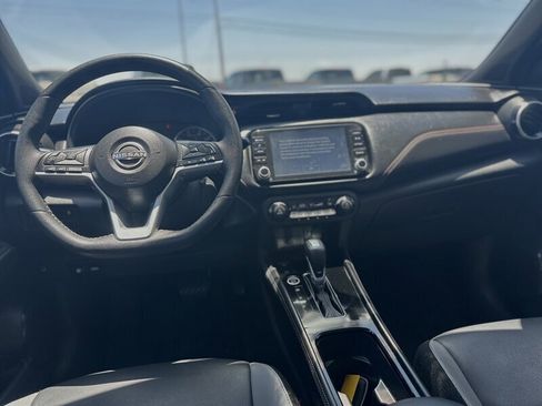 Used 2022 Nissan Kicks SR w/ Premium Package image 2