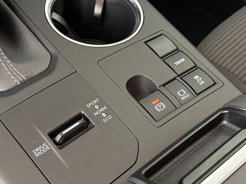 Used 2023 Toyota Highlander LE FWD image 28