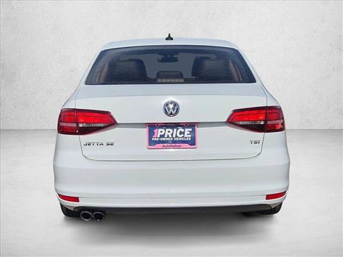 Used 2017 Volkswagen Jetta SE image 7