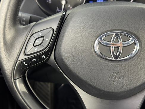 Used 2020 Toyota C-HR XLE image 19