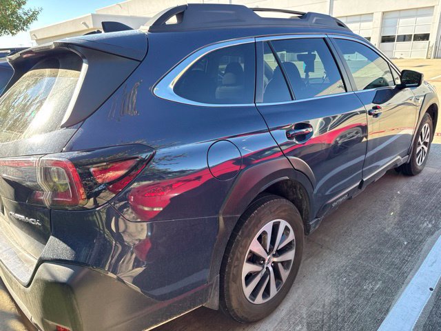 Used 2025 Subaru Outback Premium AWD/4WD image 2
