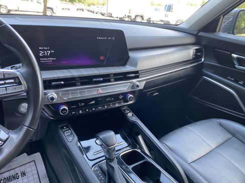 Used 2024 Kia Telluride EX w/ EX Captain's Chair Package FWD image 23