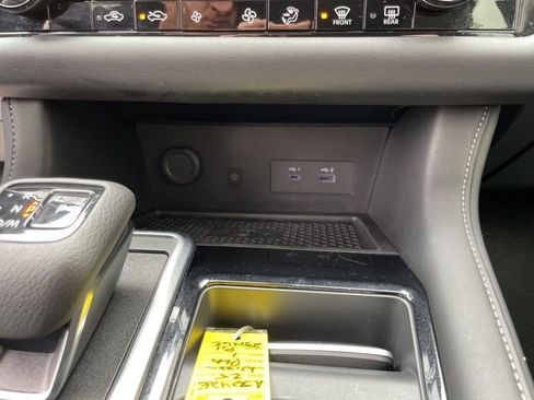 Used 2025 Nissan Pathfinder SL image 13