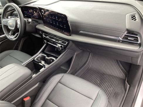 Used 2026 Chevrolet Traverse LT w/ Driver Confidence Package image 22