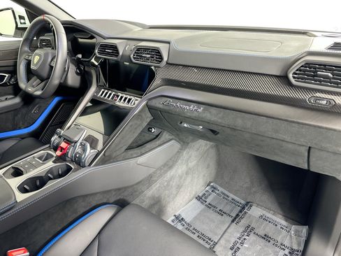 Used 2024 Lamborghini Urus Performante AWD/4WD image 28