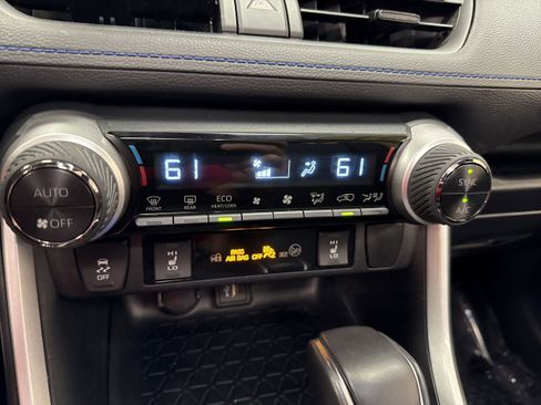 Used 2024 Toyota RAV4 SE w/ Convenience Package image 37