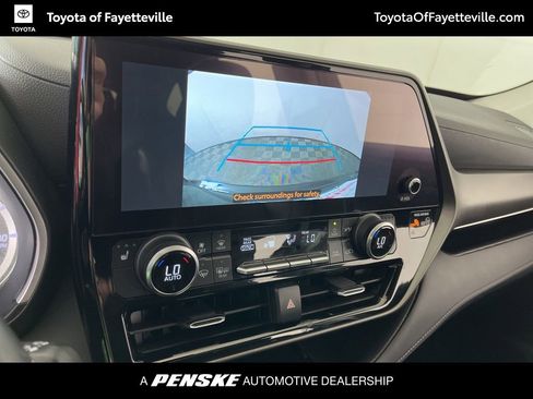 Used 2023 Toyota Highlander XLE image 32