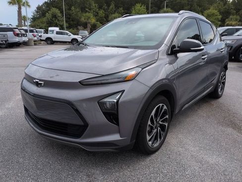 Used 2023 Chevrolet Bolt EUV Premier w/ Sun & Sound Package FWD image 8