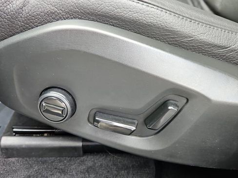 Used 2024 Volvo XC60 B5 Plus image 12