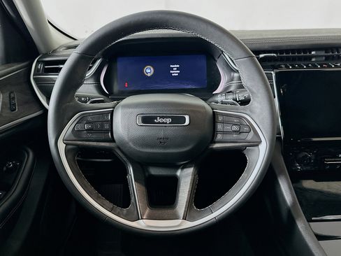 Used 2023 Jeep Grand Cherokee Limited image 18