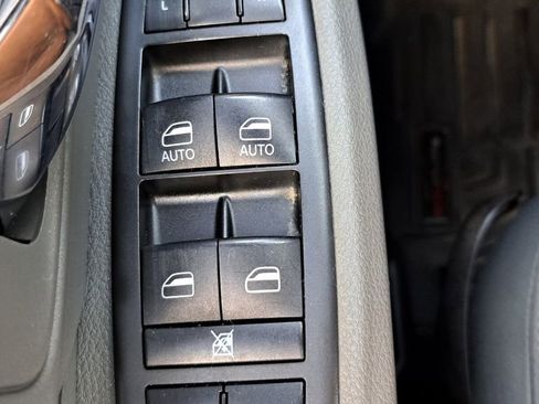 Used 2019 RAM 1500 Classic SLT image 16