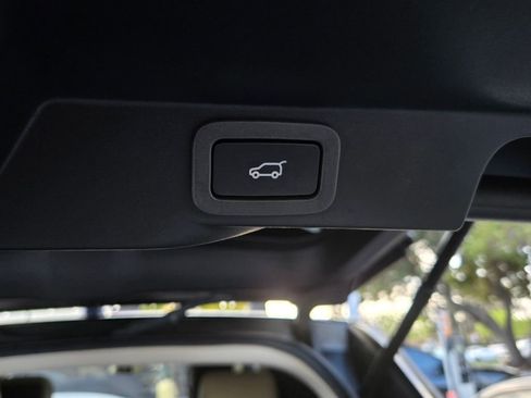 Used 2020 Land Rover Range Rover Sport HSE image 36