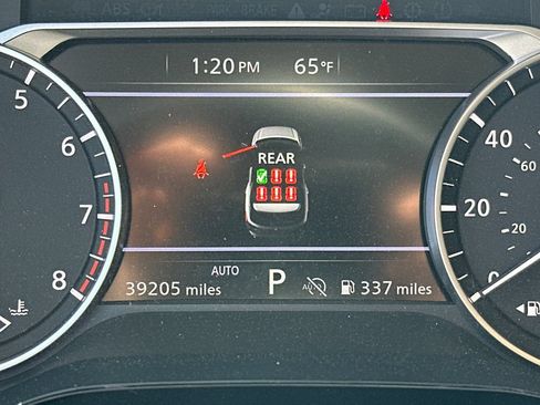Used 2025 Nissan Pathfinder SV AWD/4WD image 27
