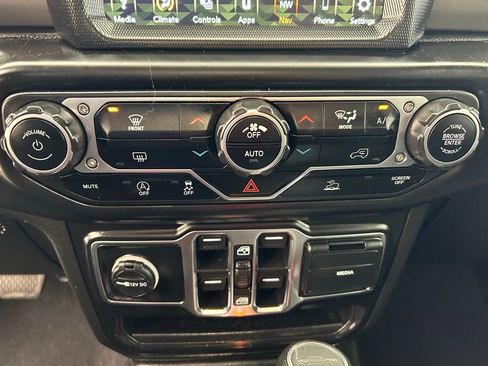 Used 2022 Jeep Gladiator Willys image 32