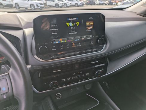 Used 2021 Nissan Rogue Platinum image 19