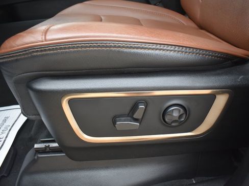 Used 2022 RAM 1500 Limited w/ Body Color Bumper Group AWD/4WD image 16