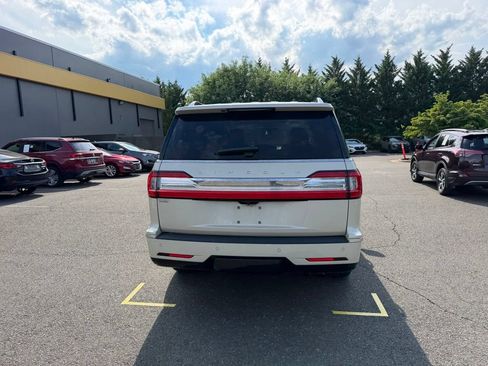 Used 2018 Lincoln Navigator Select w/ Technology Package AWD/4WD image 6