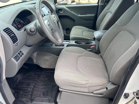 Used 2015 Nissan Frontier SV w/ SV Value Truck Package AWD/4WD image 18