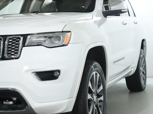 Used 2017 Jeep Grand Cherokee Overland AWD/4WD image 4