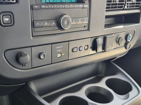 Used 2022 Chevrolet Express 3500 w/ Power Convenience Package RWD image 16