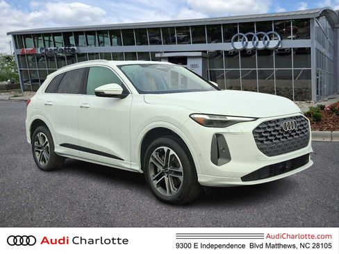 Used 2025 Audi Q5 Premium Plus w/ Premium Plus image 1