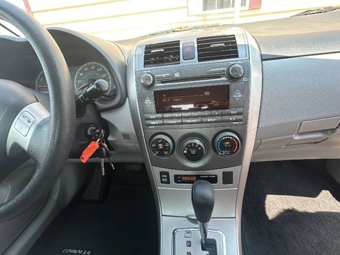 Used 2011 Toyota Corolla LE FWD image 25