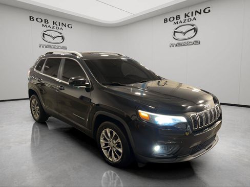 Used 2019 Jeep Cherokee Latitude Plus FWD image 7