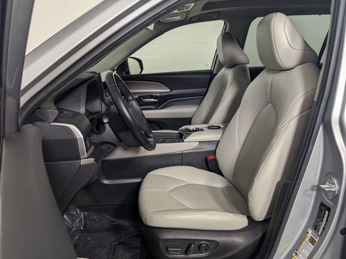 Used 2024 Toyota Grand Highlander XLE image 12