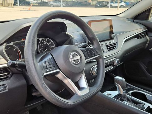 Used 2024 Nissan Altima 2.5 SV FWD image 10