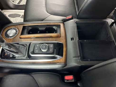 Used 2024 Nissan Armada SL w/ Captain's Chairs Package RWD image 31