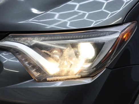 Used 2018 Toyota RAV4 XLE AWD/4WD image 27