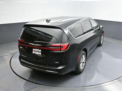 New 2026 Chrysler Pacifica Select AWD/4WD image 37