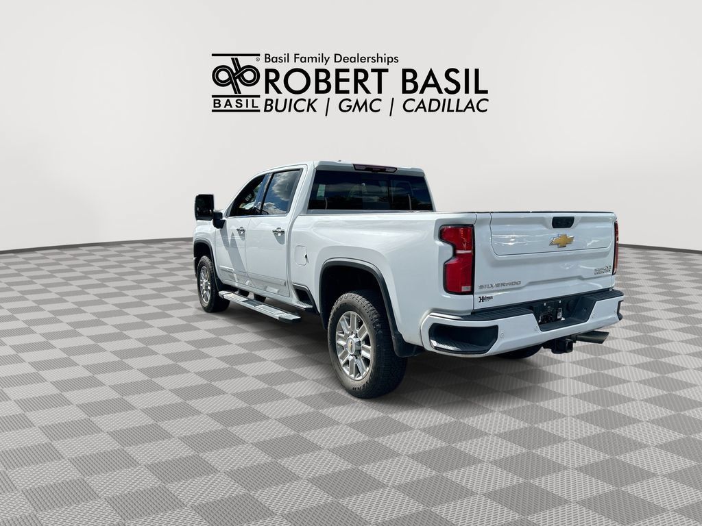 Used 2026 Chevrolet Silverado 2500 High Country w/ High Country Premium Package AWD/4WD image 6