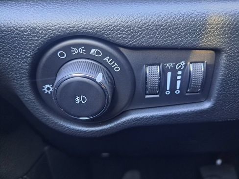 New 2026 Chrysler Pacifica Select FWD image 19