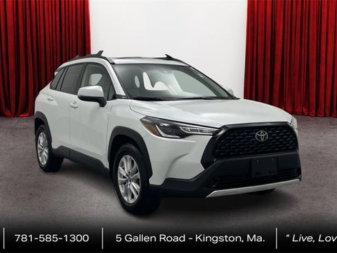 Certified 2022 Toyota Corolla Cross LE image 3