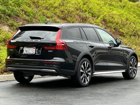 Used 2026 Volvo V60 B5 Cross Country Ultra w/ Climate Package AWD/4WD image 4