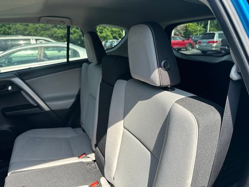 Used 2018 Toyota RAV4 XLE AWD/4WD image 14