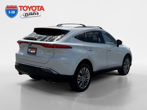 Certified 2024 Toyota Venza XLE AWD/4WD image 5