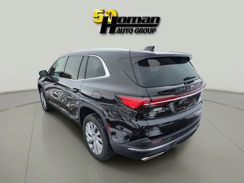 Used 2025 Buick Enclave Preferred image 3