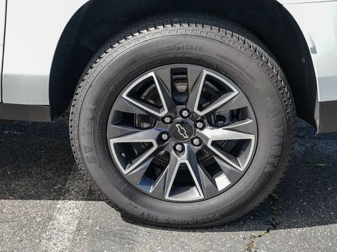 Used 2023 Chevrolet Suburban Z71 AWD/4WD image 9
