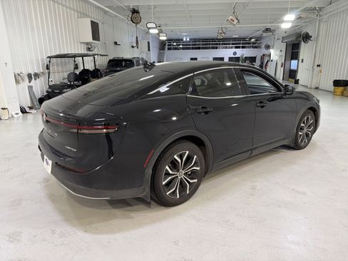 Used 2023 Toyota Crown Limited image 5