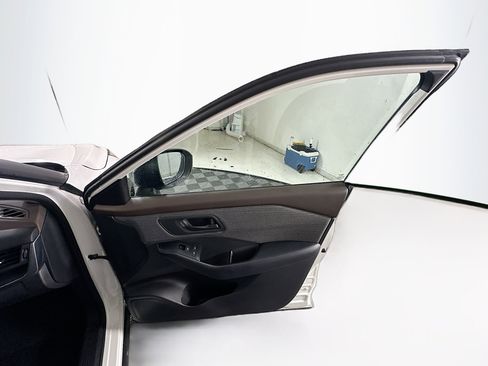 Used 2023 Nissan Rogue S AWD/4WD image 30