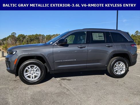 New 2025 Jeep Grand Cherokee Laredo image 7