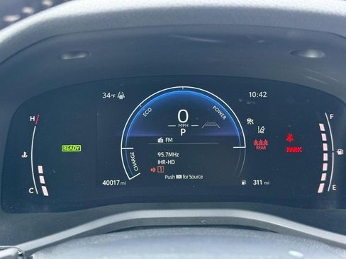 Used 2025 Toyota Camry SE image 21