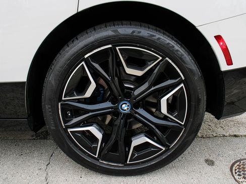 Used 2024 BMW iX xDrive50 w/ Premium Package AWD/4WD image 40