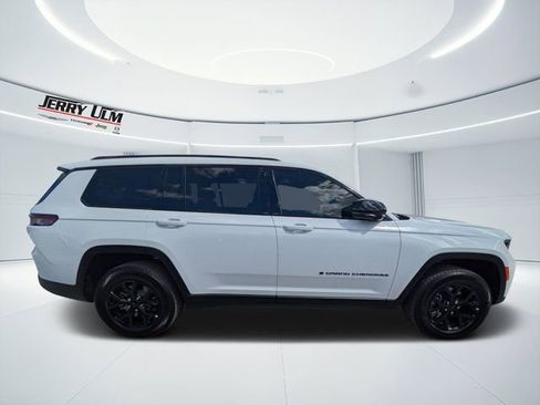 New 2025 Jeep Grand Cherokee L Altitude image 2