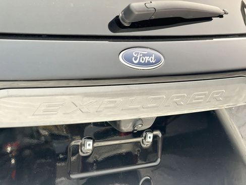 Used 2021 Ford Explorer XLT w/ Equipment Group 202A image 13
