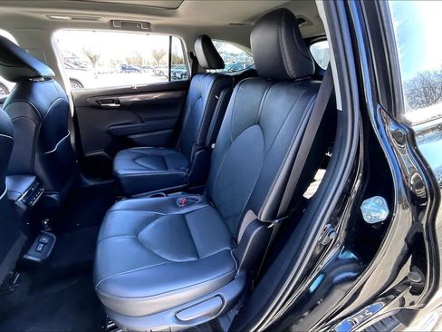 Used 2023 Toyota Highlander Platinum image 20